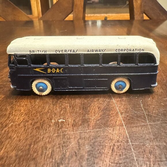 Dinky Toys 283 BOAC Coach Diecast Model With Box - Picture 2 of 8